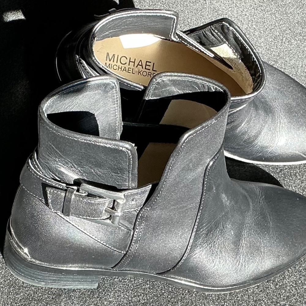 Michael Kors Salem black leather ankle boots, women’s size 6.